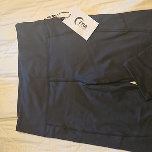 Zyia black pocket light n tight leggings